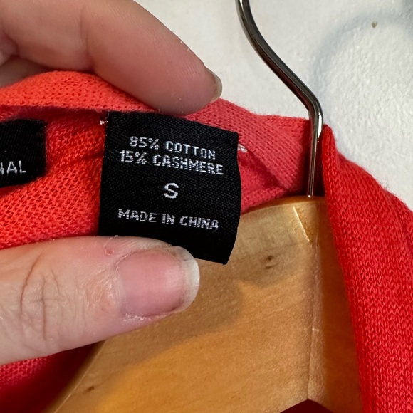 Moda International - coral short back long front open cardigan. Slight pilling - Picture 3 of 11